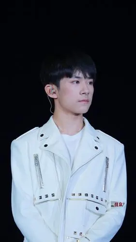 易烊千玺17岁生日快乐——余生的情话都对你说.