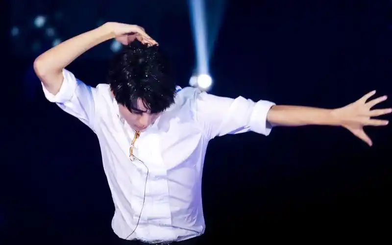 2019-4-7 来自 哔哩哔哩移动客户端 关注 【王俊凯】舞蹈一路向北.