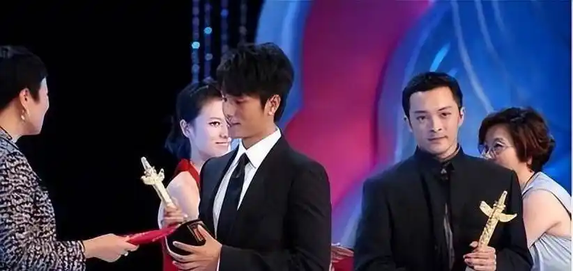 "百年美女"曾黎:征服三个影帝,遭章子怡抢角,靠美貌躲过网暴_陈坤