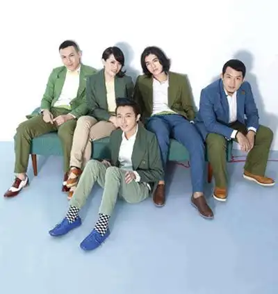 刘家凯(1982年02月05日-),是台湾知名乐团苏打绿电吉他手.