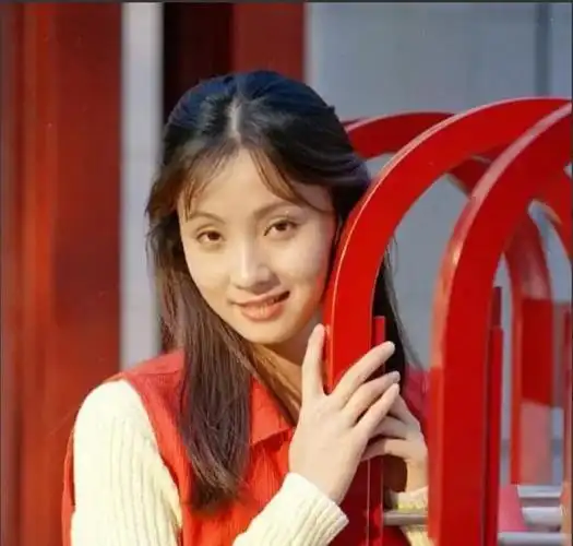 年轻时小陶虹的照片笑容甜美摄人心魄姜文说她是狐狸长相