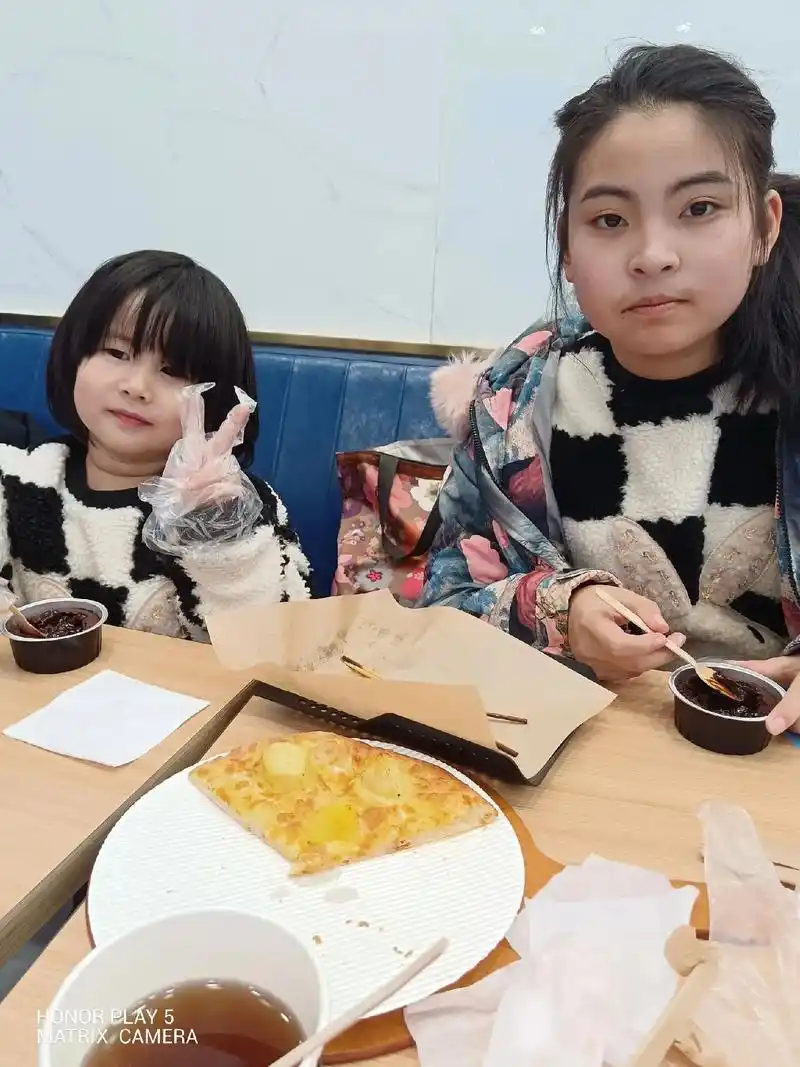 姐妹俩合拍 ,姐姐爱妹妹,妹妹爱姐姐#双倍幸福,姐姐在密云 - 抖音