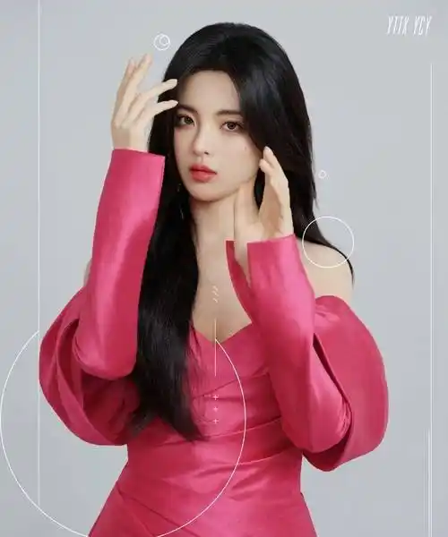 原创草根出身的杨超越开始玩时尚了其实这样也很美