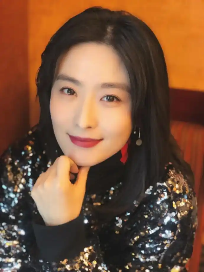 徐百卉晒九宫格照片,一个比一个好看,网友:太美了