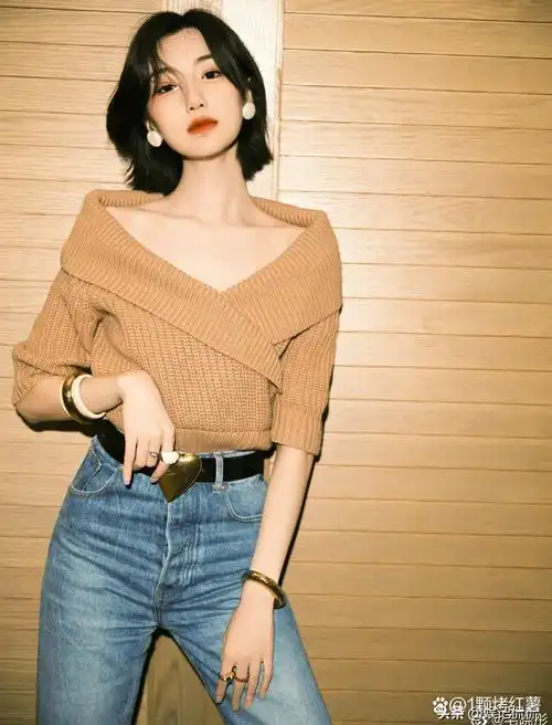 10月6日,34岁的毛晓彤晒出了一组照片,照片中,她化着精致的妆容,一头