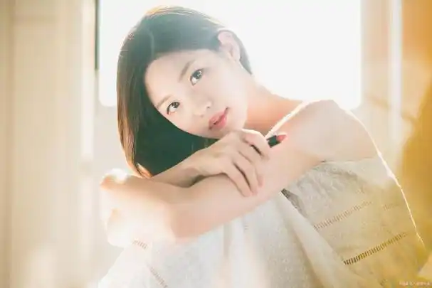 男友因我穷出轨领导女儿他们结婚时我挽着董事长出席震撼全场