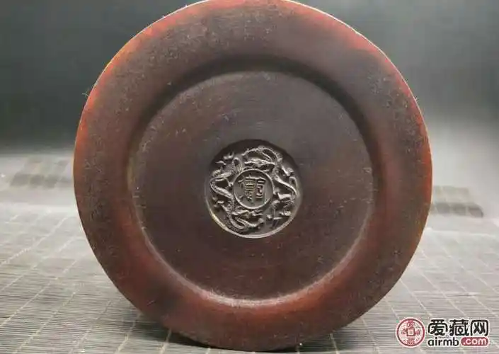 仿犀牛角笔筒,重量1749g.