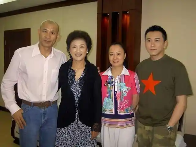 谢兰嫁师小红坚持丁克12年愁坏婆婆41岁意外得子全家乐开怀