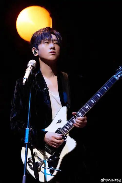 魏巡##黑夜问白天剧场式舞台##披荆斩棘