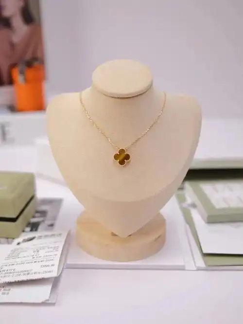 全新78vca梵克雅宝四叶草虎眼石招财石项链2022年10月才出专柜礼品