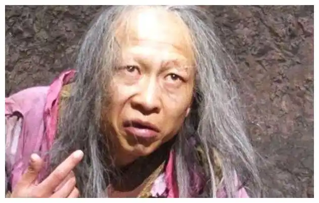 "裘千尺"李明:30岁进北电,同学赵薇,黄晓明,为何打死不离婚