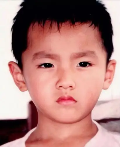 明星童年高清修复照曝光 哪个明星童年照片谁最好看最像