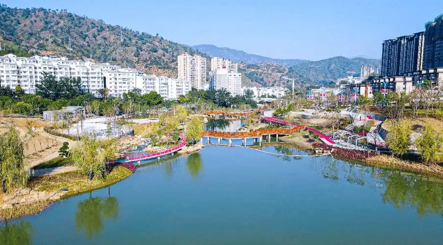 近年来,盐边县以创建省级生态园林县城为契机,深入思考和主动谋划以"