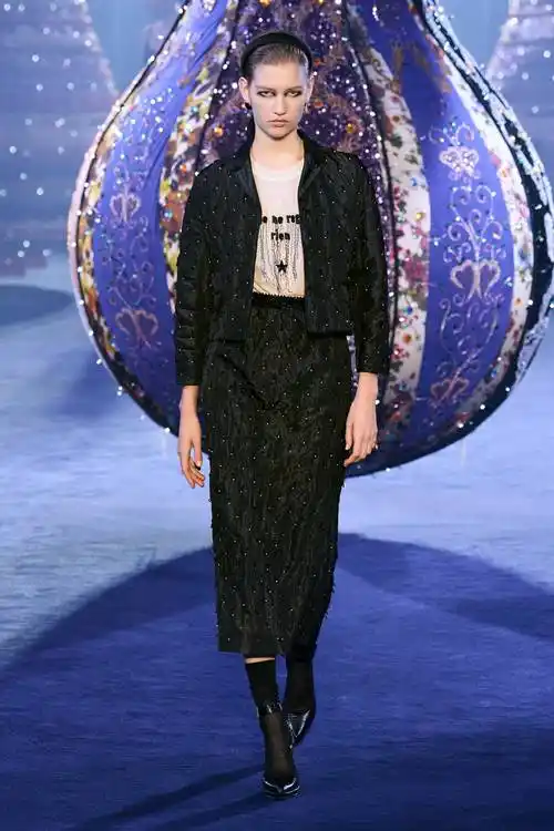 christian dior巴黎时装周2023秋冬秀场经典50年代_chiuri_grazia