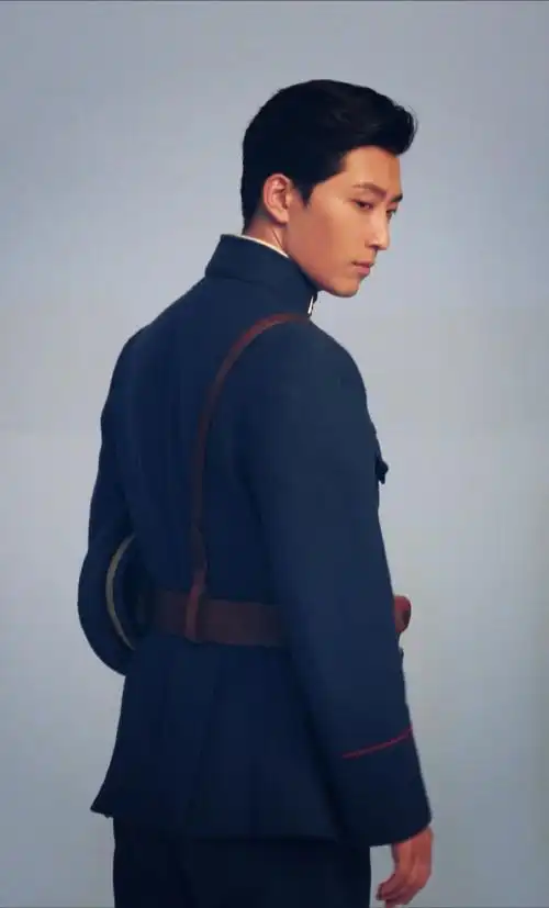 窦骁陈都灵新剧海报花絮##窦骁新剧造型好苏