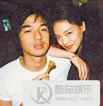 老婆过生日,冯德伦在社交网络上也并没有什么表示,不少网友猜测二人