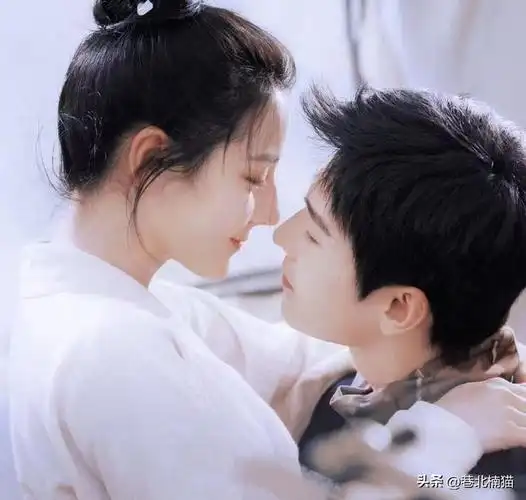 怪不得吴京不让女孩进娱圈看李沁吻戏被男演员亲到变形就知道了