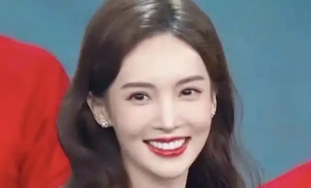 月牙,那个淳朴的乡村姑娘,在《无心法师》的世界里,用她的坚韧和善良