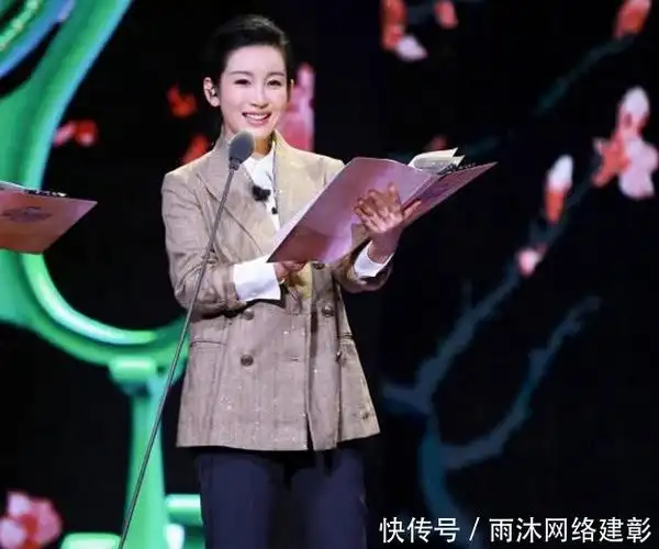 当刘敏涛碰上秦海璐,同样是西装服饰,两个霸气女神声音的较量!