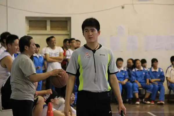 zsbl推广季之牌头中学男子篮球队走进天台外国语学校