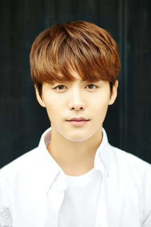 穿白衬衫的马天宇,永远都像"小王子"一样纯真无害,少年感十足.