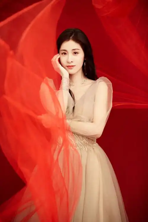 张碧晨琥珀色礼裙性感图片写真89