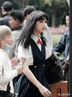 不是塞两个馒头就是女人了这才10位才是美到雌雄莫辨的男扮女装