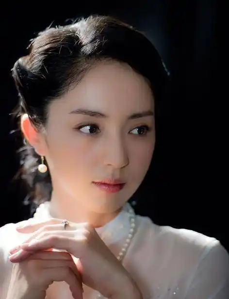 41岁董璇秀身材,马甲线惹人羡慕,实在是越活越年轻_运动_照片_时候