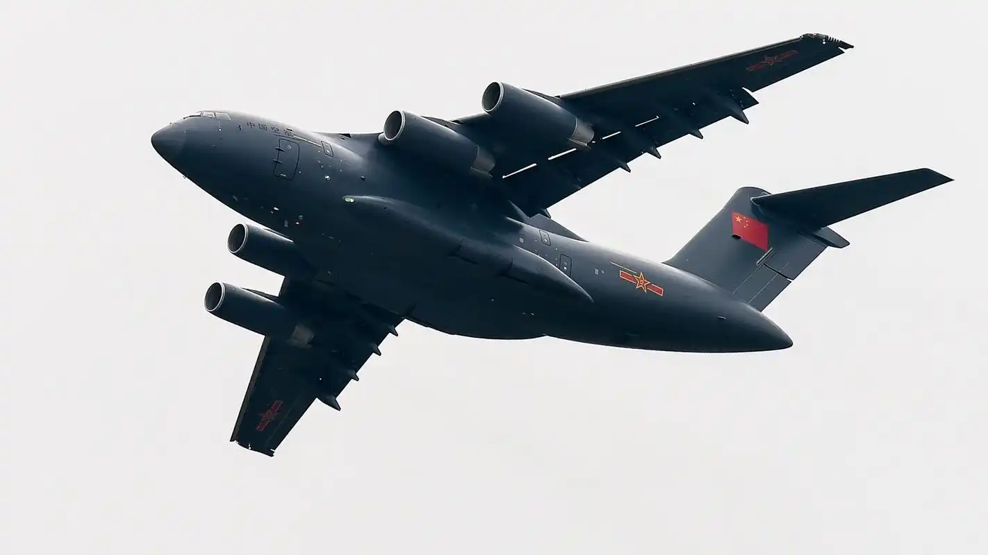 "鲲鹏"飞天 运-20大型运输机亮相珠海航展 - 人在上海 - 中国新闻画报