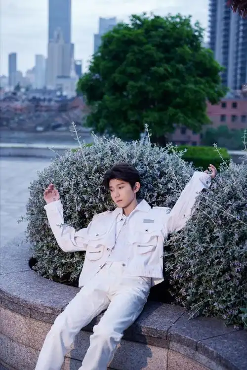 王源白色工装##王源白色工装外套