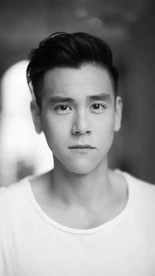 彭于晏还是那么帅无美颜无滤镜状态满分穿西装尽显男友力