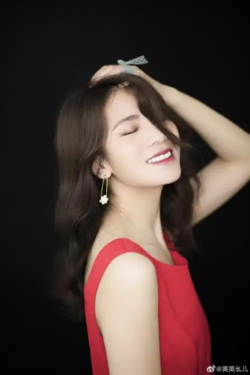 2009快乐女声全国季军黄英写真美照欣赏