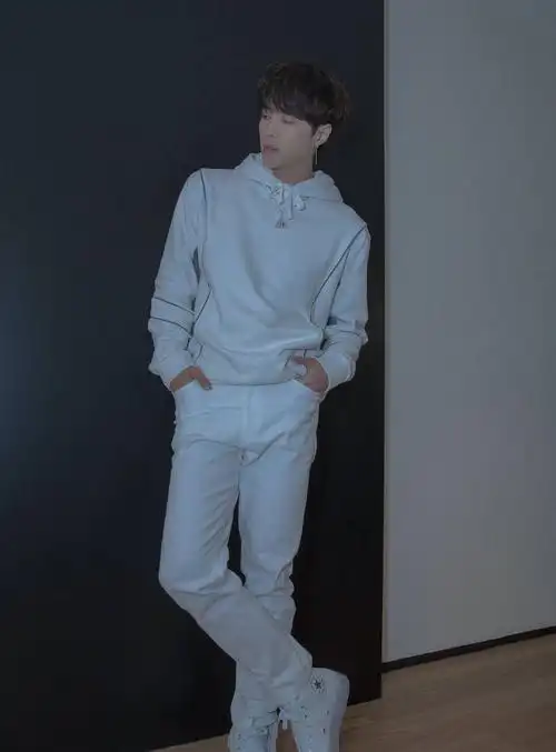 白衣王子-张艺兴