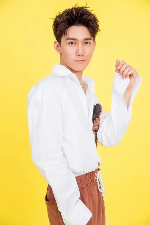 《凤囚凰》热播剧情精彩 王一哲与关晓彤共观"金雨" - 电视 - 南方