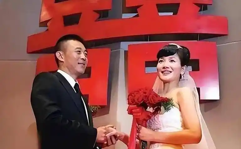 原创她被誉为丹东之花离婚后只字不提前夫侯勇与女儿相依为命