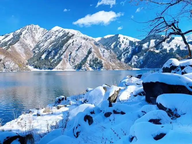 雪后的天山天池