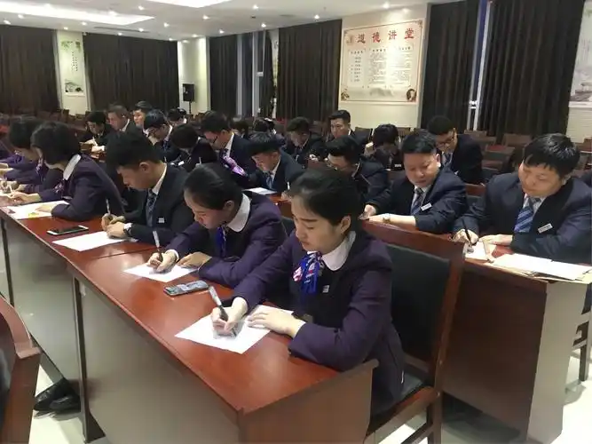 伊川农商银行4月份外包人员工作会议