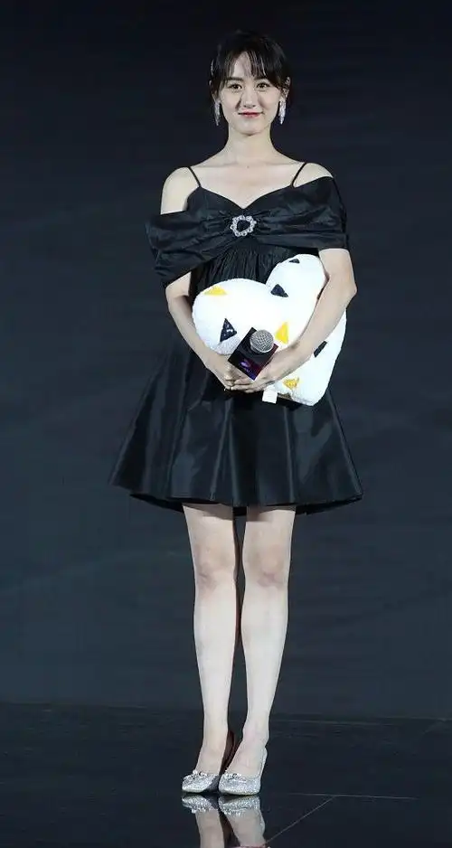 袁冰妍的身材真让人羡慕一双豆腐腿看着都白嫩好心动