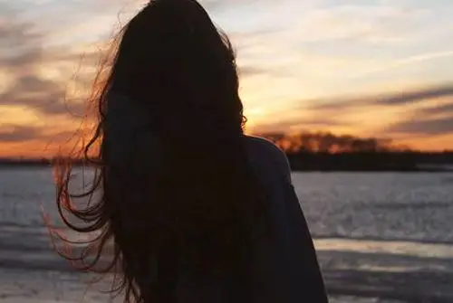 寂寞的说说心情短语女人一个人孤单寂寞的夜晚伤感经典说说