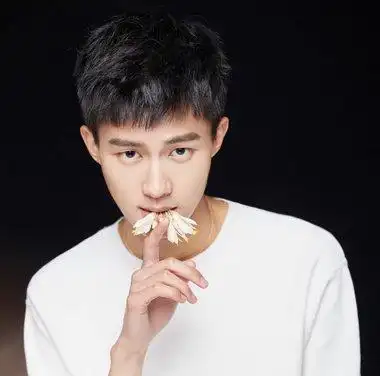 平碎发型后脑勺怎么剪男生剪短发掏空后脑勺的发型