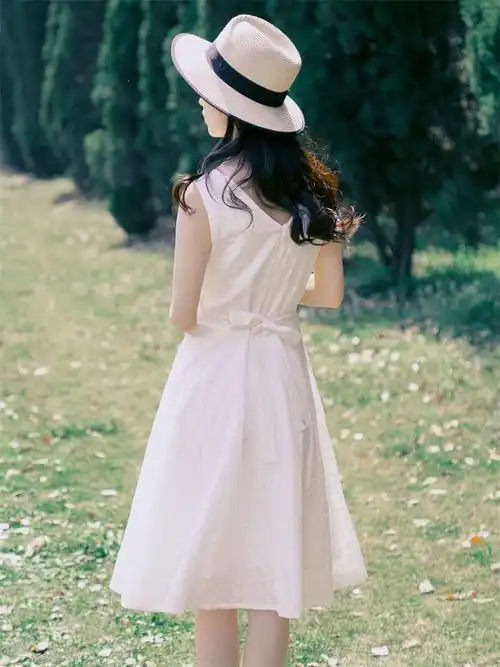 实拍上架不低于75元文艺范刺绣学生背心连衣裙小白裙