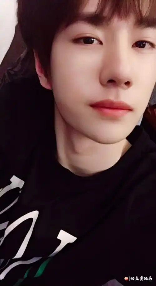 王一博可爱早期白牡丹可爱甜甜