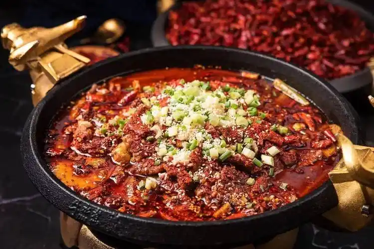 川菜为招牌菜的餐厅入选2022"大众点评必吃榜"_水煮牛肉_成都_消费