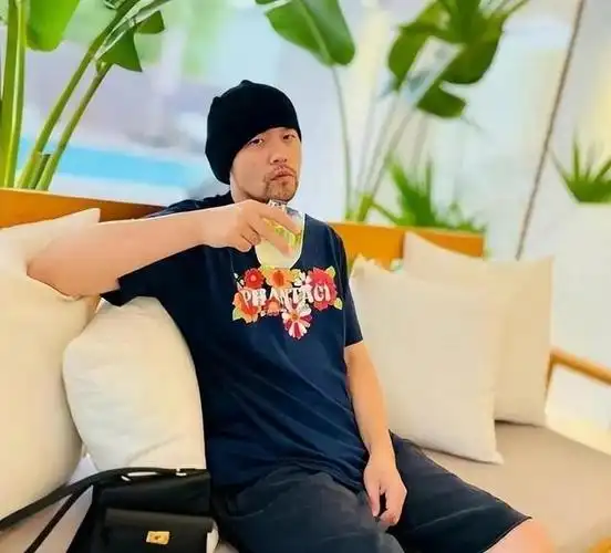 周杰伦最新ins评论区#周杰伦在ins评论区被大量负面评价是否说明他不