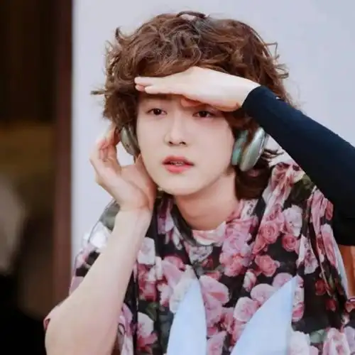 鹿晗超话#鹿晗哈哈哈哈哈#lh#哈哈哈哈哈#  你是与众不同的可爱,表里