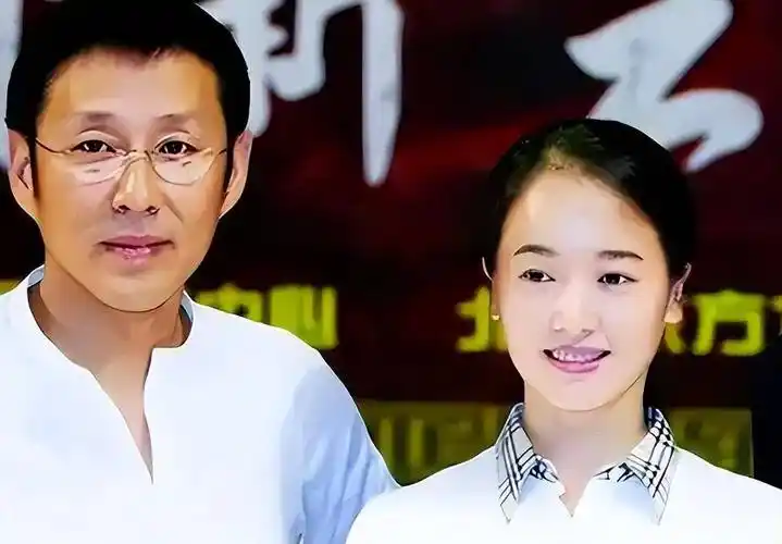 娶央视主持人为妻,女儿嫁肖战经纪人: 30年光环共度