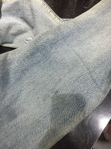 去一家私人店买牛仔裤,第一次发现码数不合适换了,回去发现裤子有瑕疵