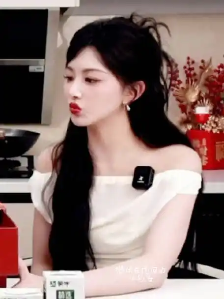 香香软软的雪雪 蒙牛直播间小表情戳戳@孔雪儿孔雪儿苗安素#孔雪儿晒