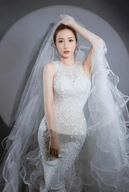 柳岩零下8度室外拍内衣大片,事业逆袭