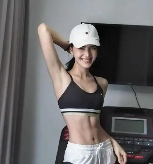 听钟楚曦的买运动内衣吧因为怎么搭都好看ya